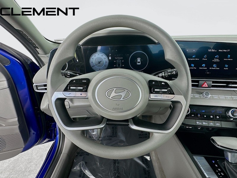 Hyundai Elantra Vehicle Full-screen Gallery Image 14