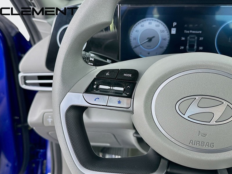 Hyundai Elantra Vehicle Full-screen Gallery Image 15