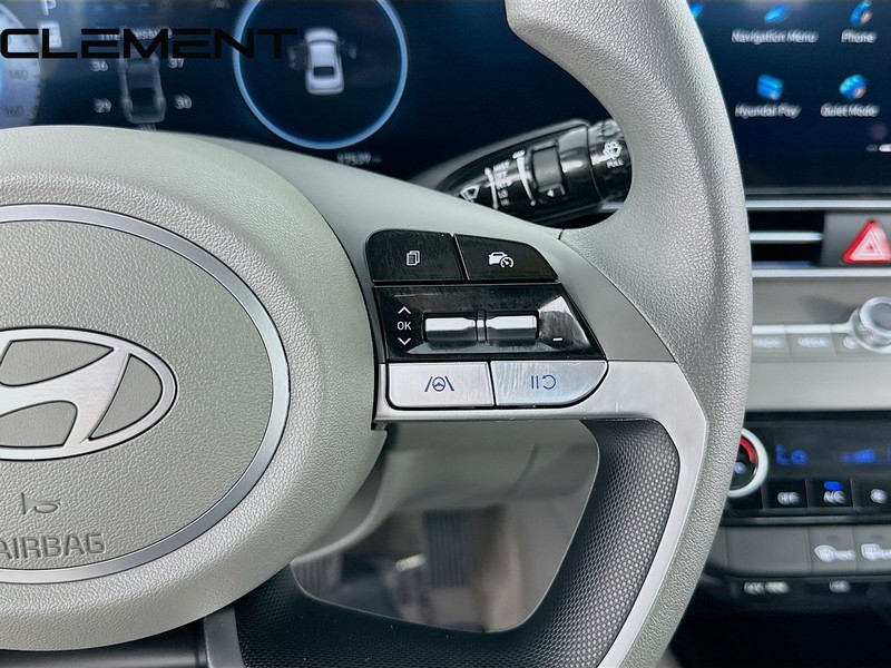Hyundai Elantra Vehicle Full-screen Gallery Image 17