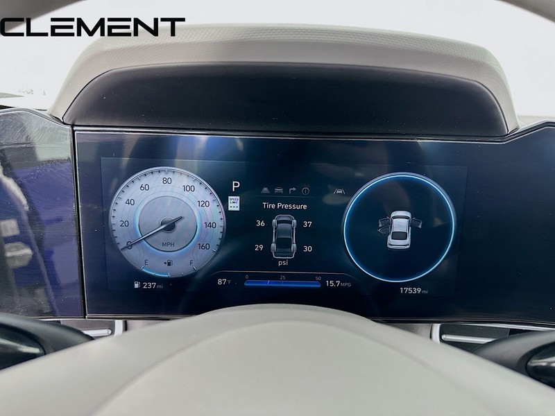 Hyundai Elantra Vehicle Full-screen Gallery Image 18