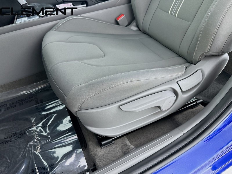 Hyundai Elantra Vehicle Full-screen Gallery Image 27