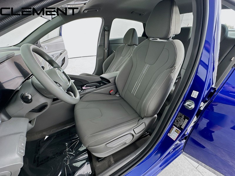 Hyundai Elantra Vehicle Full-screen Gallery Image 28