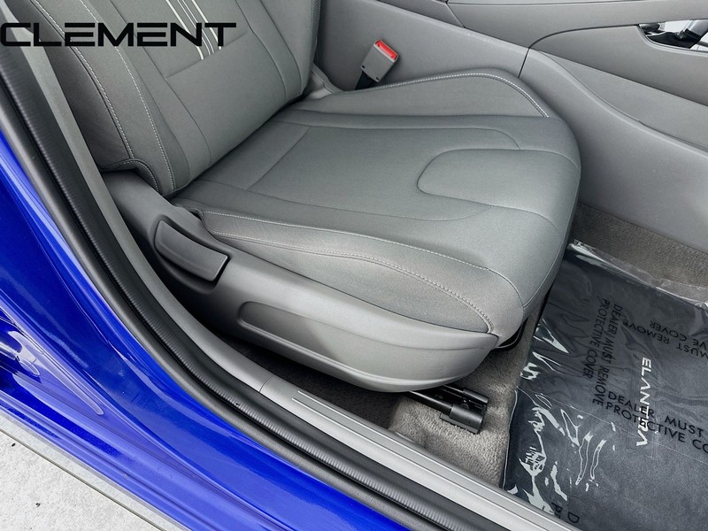 Hyundai Elantra Vehicle Full-screen Gallery Image 32