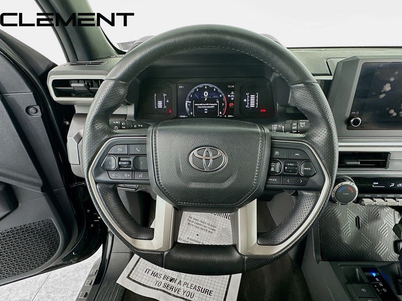 Toyota 4Runner Vehicle Image 14