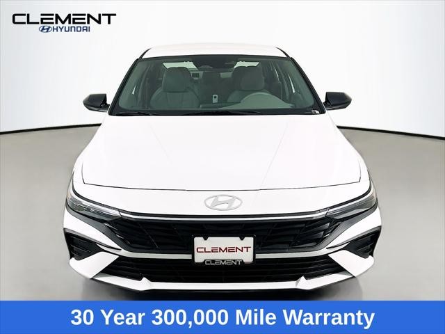 Hyundai Elantra Vehicle Full-screen Gallery Image 2
