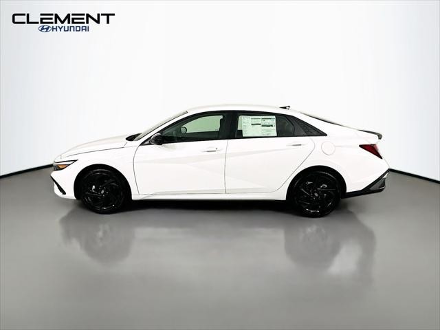 Hyundai Elantra Vehicle Full-screen Gallery Image 4