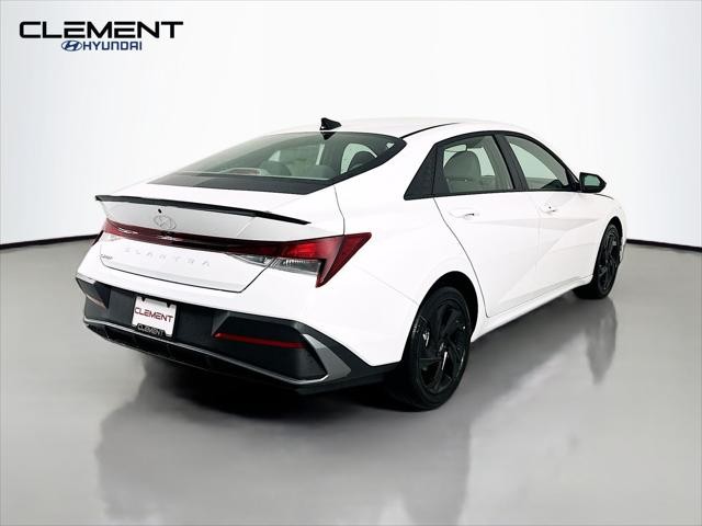 Hyundai Elantra Vehicle Full-screen Gallery Image 6