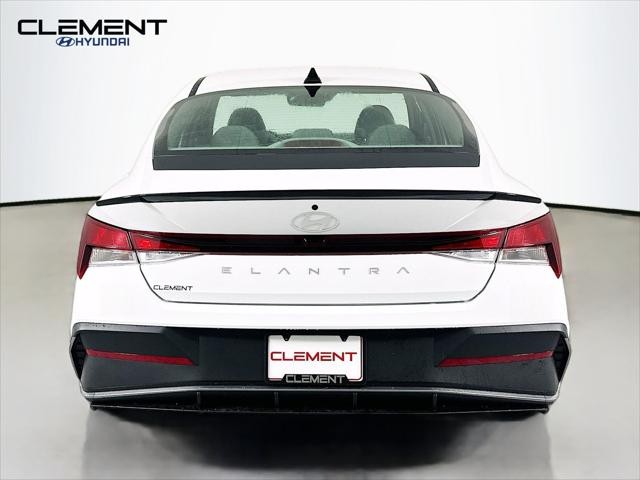 Hyundai Elantra Vehicle Full-screen Gallery Image 7