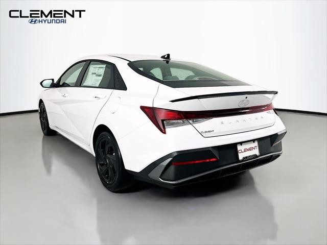 Hyundai Elantra Vehicle Full-screen Gallery Image 8