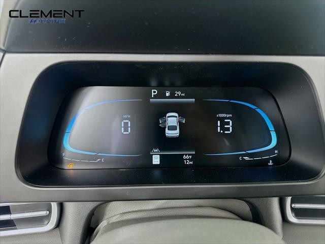 Hyundai Elantra Vehicle Full-screen Gallery Image 16