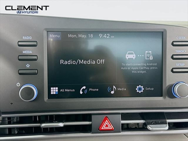 Hyundai Elantra Vehicle Full-screen Gallery Image 17