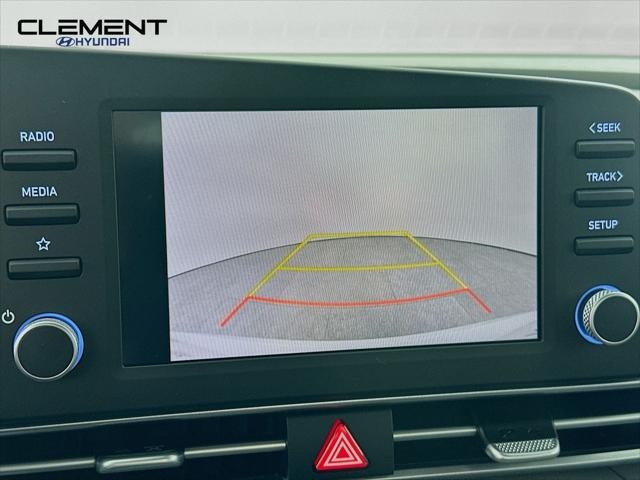 Hyundai Elantra Vehicle Full-screen Gallery Image 18
