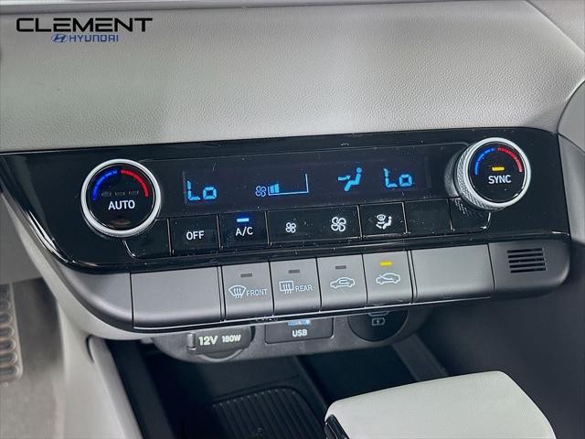 Hyundai Elantra Vehicle Full-screen Gallery Image 19