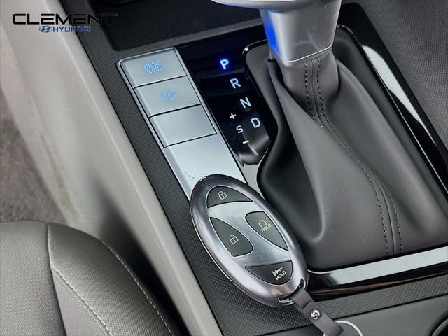 Hyundai Elantra Vehicle Full-screen Gallery Image 20