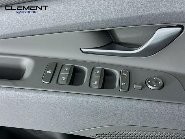 Hyundai Elantra Vehicle Full-screen Gallery Image 21