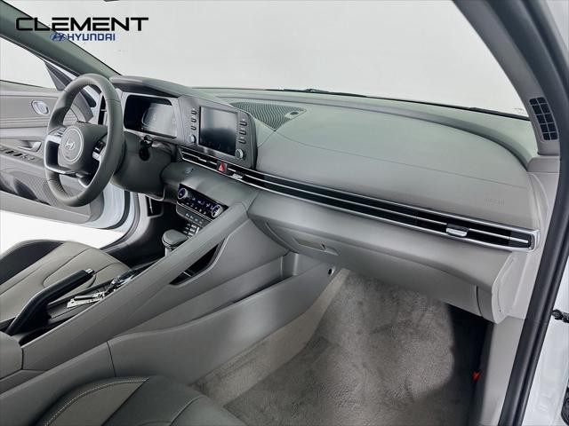 Hyundai Elantra Vehicle Full-screen Gallery Image 28