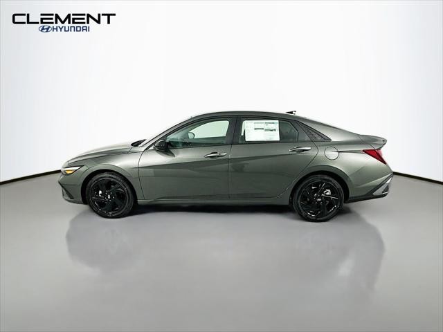 Hyundai Elantra Vehicle Full-screen Gallery Image 4