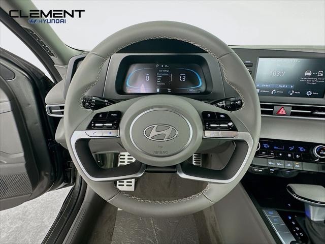 Hyundai Elantra Vehicle Full-screen Gallery Image 13