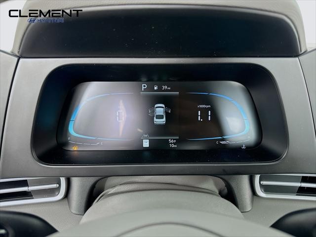Hyundai Elantra Vehicle Full-screen Gallery Image 16