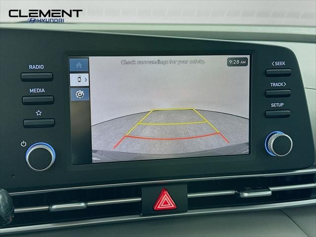 Hyundai Elantra Vehicle Full-screen Gallery Image 18