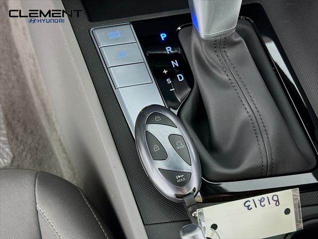 Hyundai Elantra Vehicle Full-screen Gallery Image 20