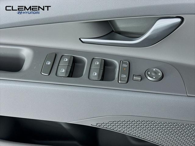 Hyundai Elantra Vehicle Full-screen Gallery Image 21