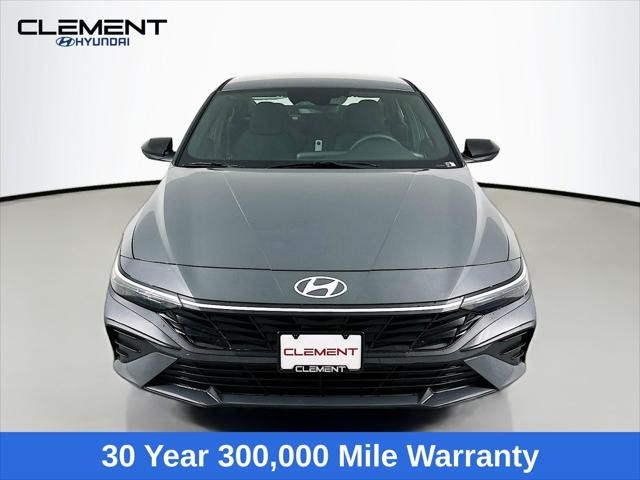 Hyundai Elantra Vehicle Full-screen Gallery Image 2
