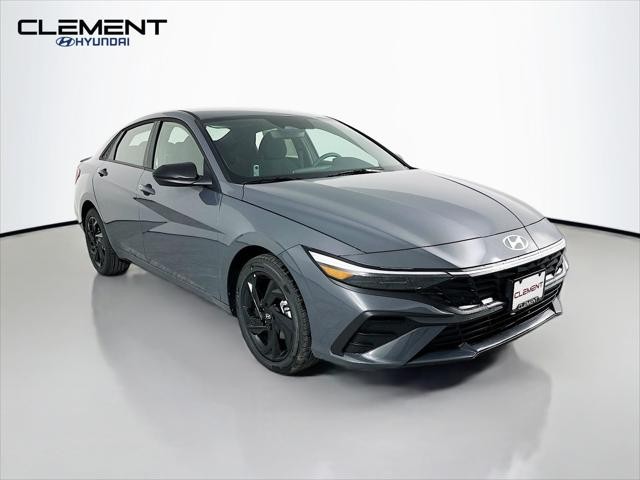Hyundai Elantra Vehicle Full-screen Gallery Image 3