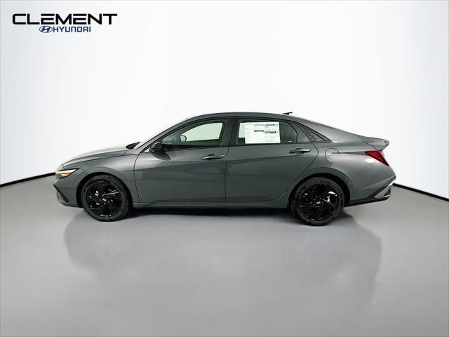 Hyundai Elantra Vehicle Full-screen Gallery Image 4