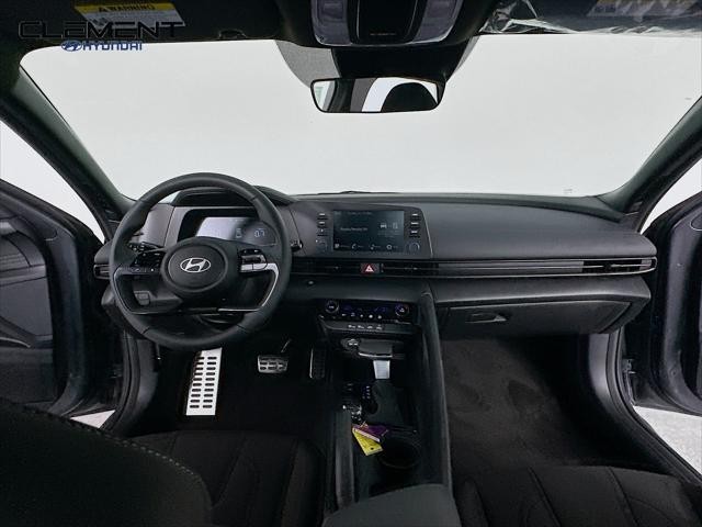 Hyundai Elantra Vehicle Full-screen Gallery Image 11