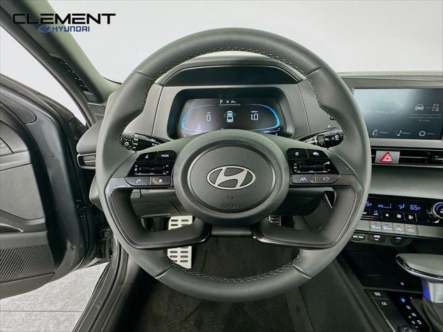 Hyundai Elantra Vehicle Full-screen Gallery Image 13