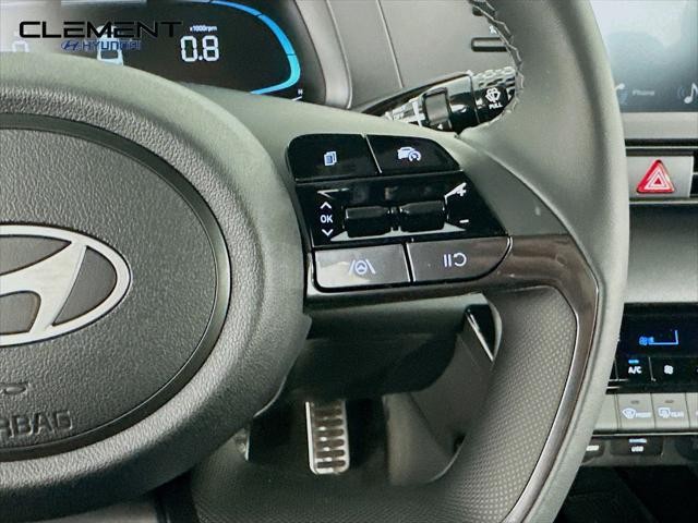 Hyundai Elantra Vehicle Full-screen Gallery Image 15