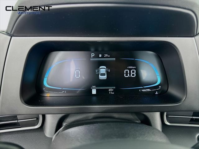 Hyundai Elantra Vehicle Full-screen Gallery Image 16