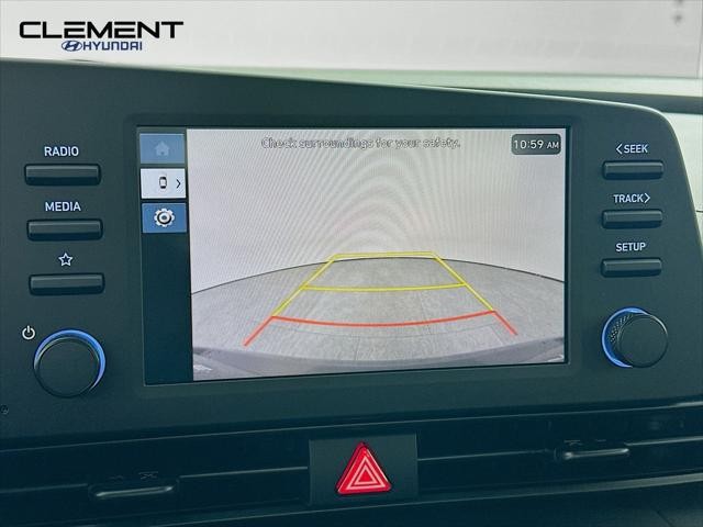 Hyundai Elantra Vehicle Full-screen Gallery Image 18