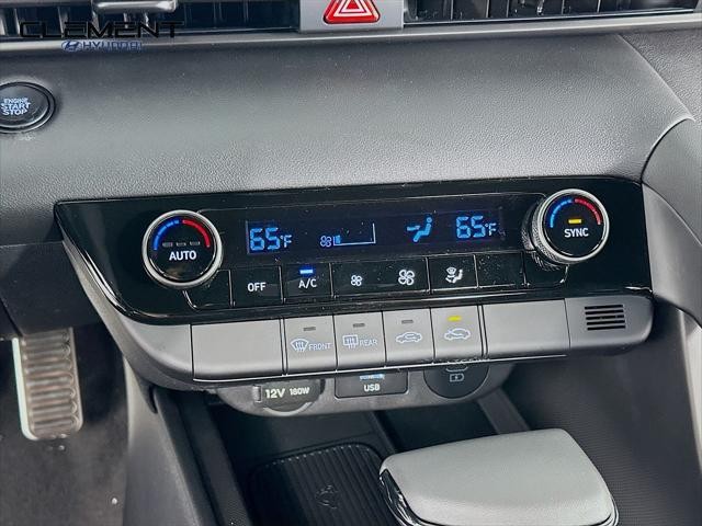 Hyundai Elantra Vehicle Full-screen Gallery Image 19