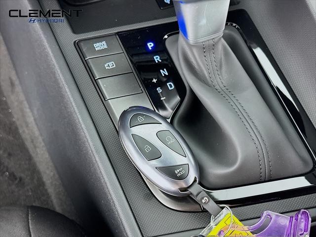 Hyundai Elantra Vehicle Full-screen Gallery Image 20