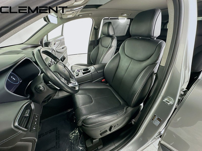 Hyundai Santa Fe Vehicle Full-screen Gallery Image 32