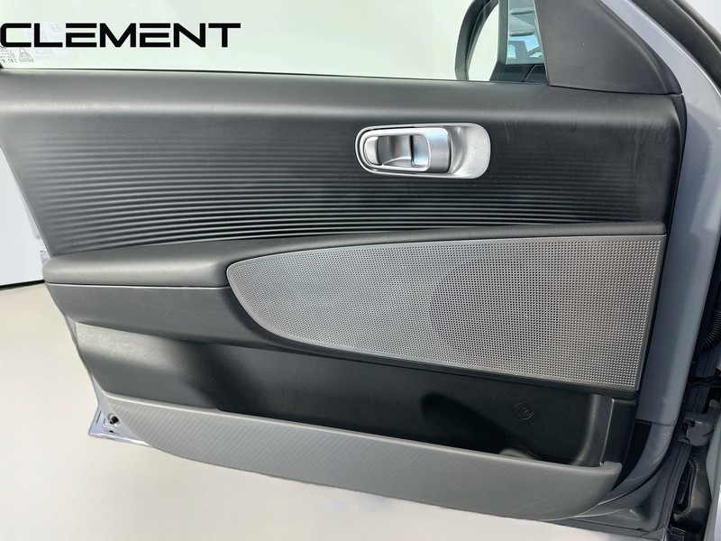 Hyundai IONIQ 6 Vehicle Full-screen Gallery Image 24