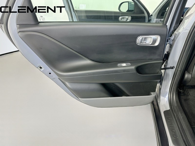 Hyundai IONIQ 6 Vehicle Full-screen Gallery Image 28