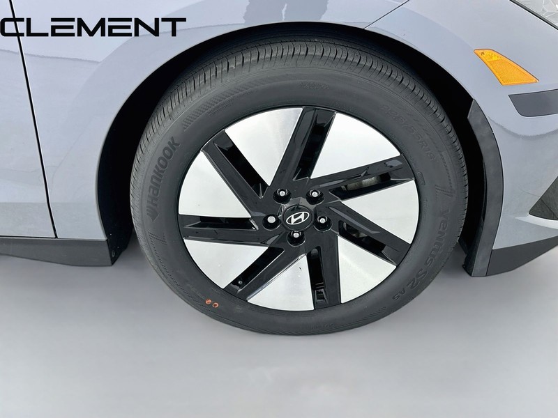 Hyundai IONIQ 6 Vehicle Full-screen Gallery Image 34