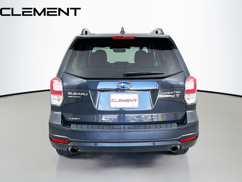 Subaru Forester Vehicle Full-screen Gallery Image 8