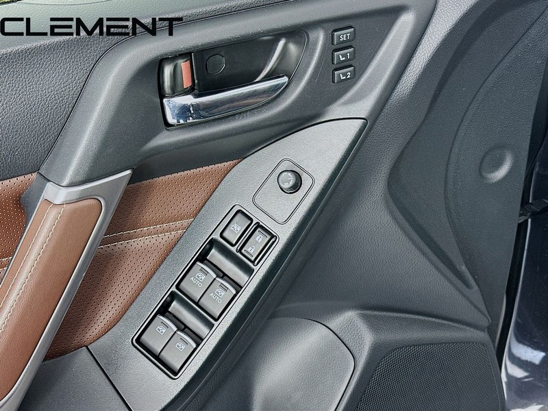 Subaru Forester Vehicle Full-screen Gallery Image 28