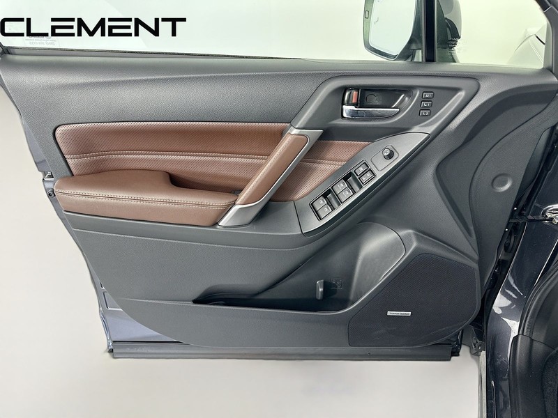 Subaru Forester Vehicle Full-screen Gallery Image 29