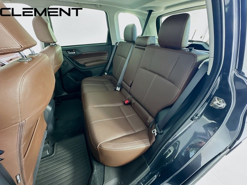 Subaru Forester Vehicle Full-screen Gallery Image 34