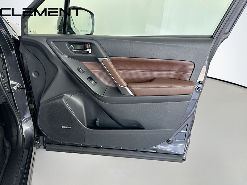 Subaru Forester Vehicle Full-screen Gallery Image 37
