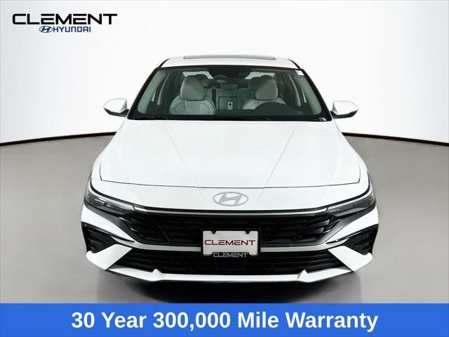 Hyundai Elantra Vehicle Image 02