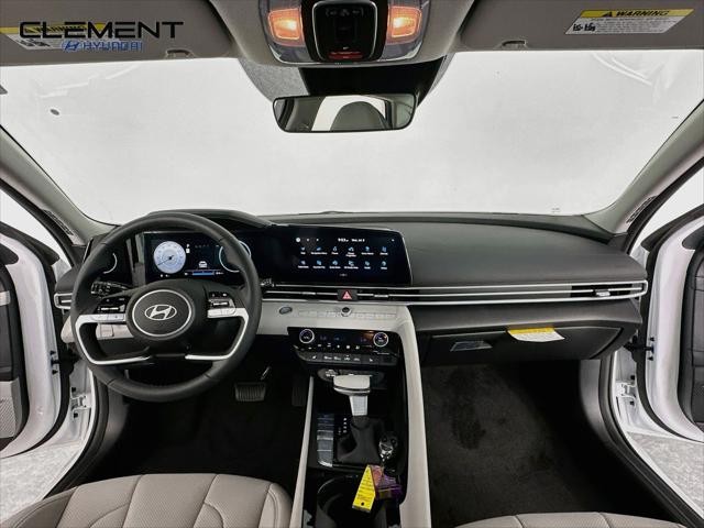 Hyundai Elantra Vehicle Image 11
