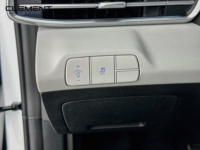 Hyundai Elantra Vehicle Image 12