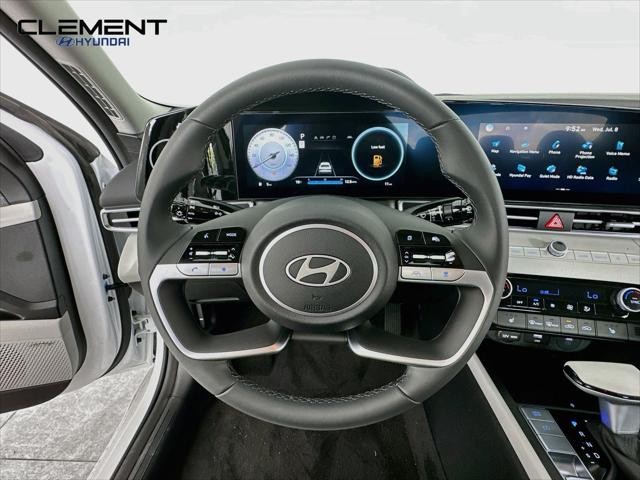Hyundai Elantra Vehicle Image 13