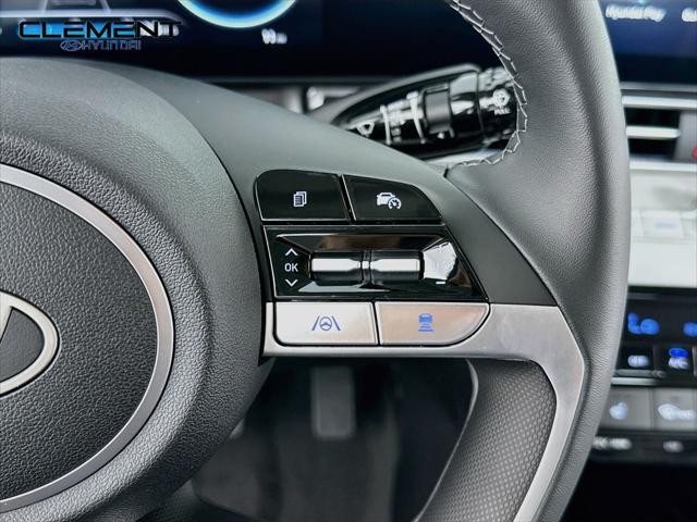 Hyundai Elantra Vehicle Image 15